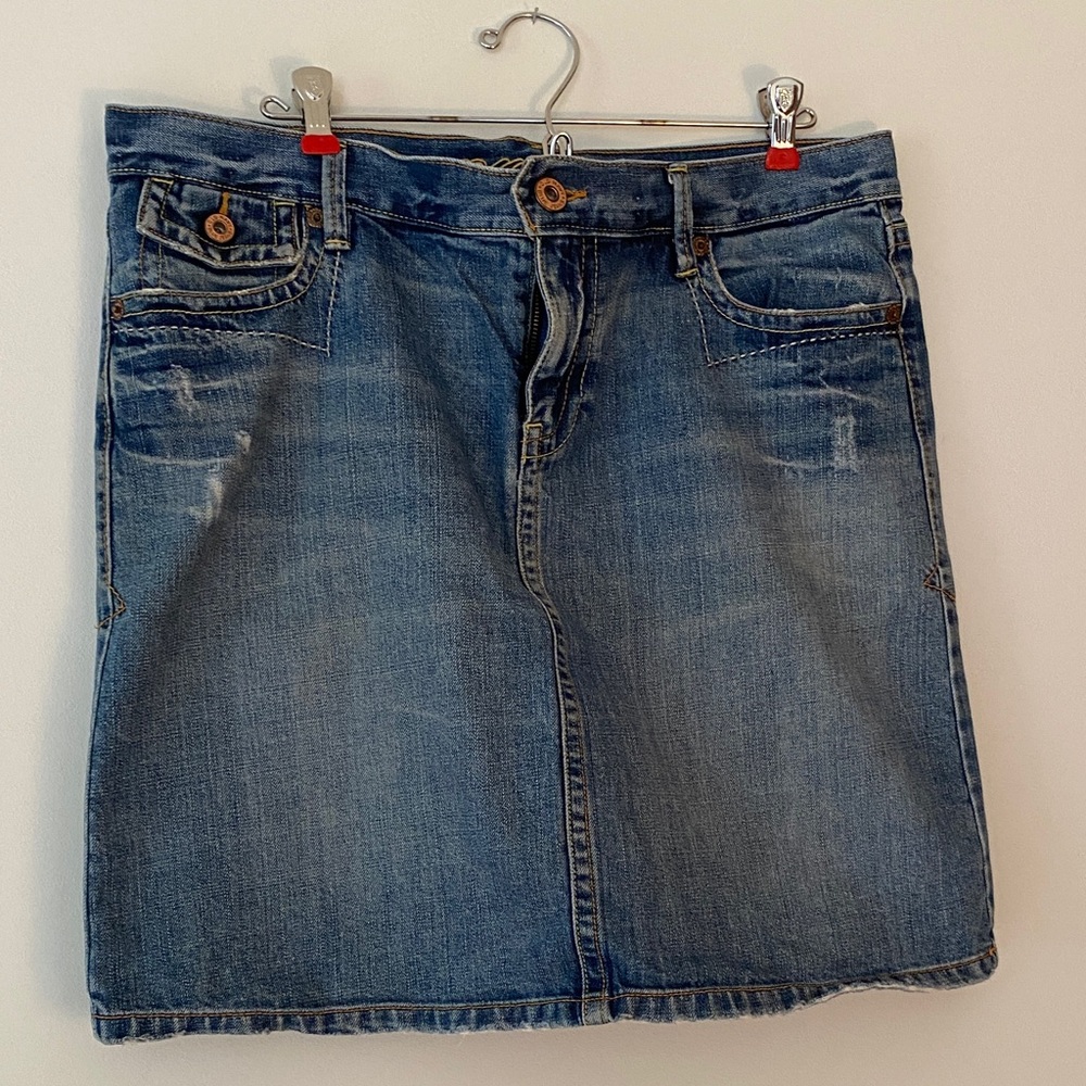 Women’s vintage Old Navy Denim Skirt!  Look at that embroidery!  Size 12!